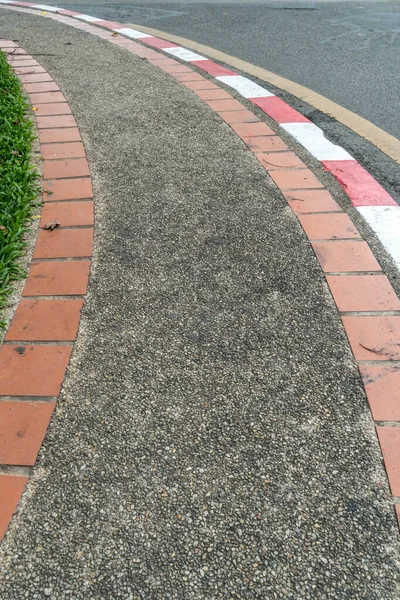 Concrete Gravel Sidewalk Red White Concrete Curb — Stock Photo, Image