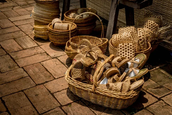 Produkt Aus Bambus Auf Braunem Ziegelboden — Stockfoto