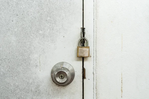 Kunci Pintu Kayu Latar Belakang Sederhana Stok Foto