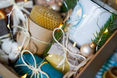 Bir adam için hediye / yeni yıl hediyesi bir kutu içinde