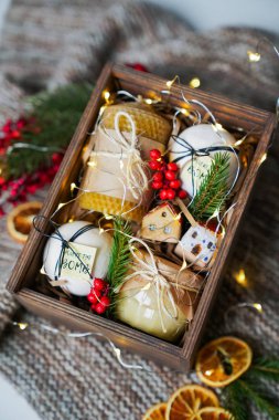 Adam için hediye / yeni yıl hediyesi mezarda