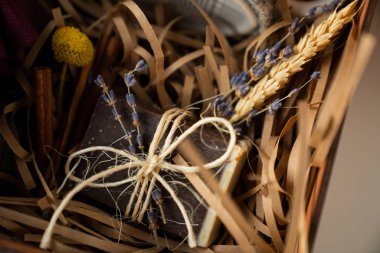 Erkekler hediye bir kupa kemer ve çorap ile