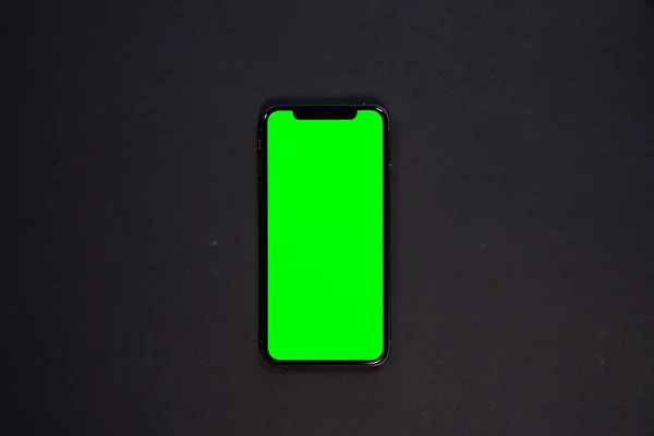 iPhone XS, telefon smartphone, siyah arka planda yeşil ekran