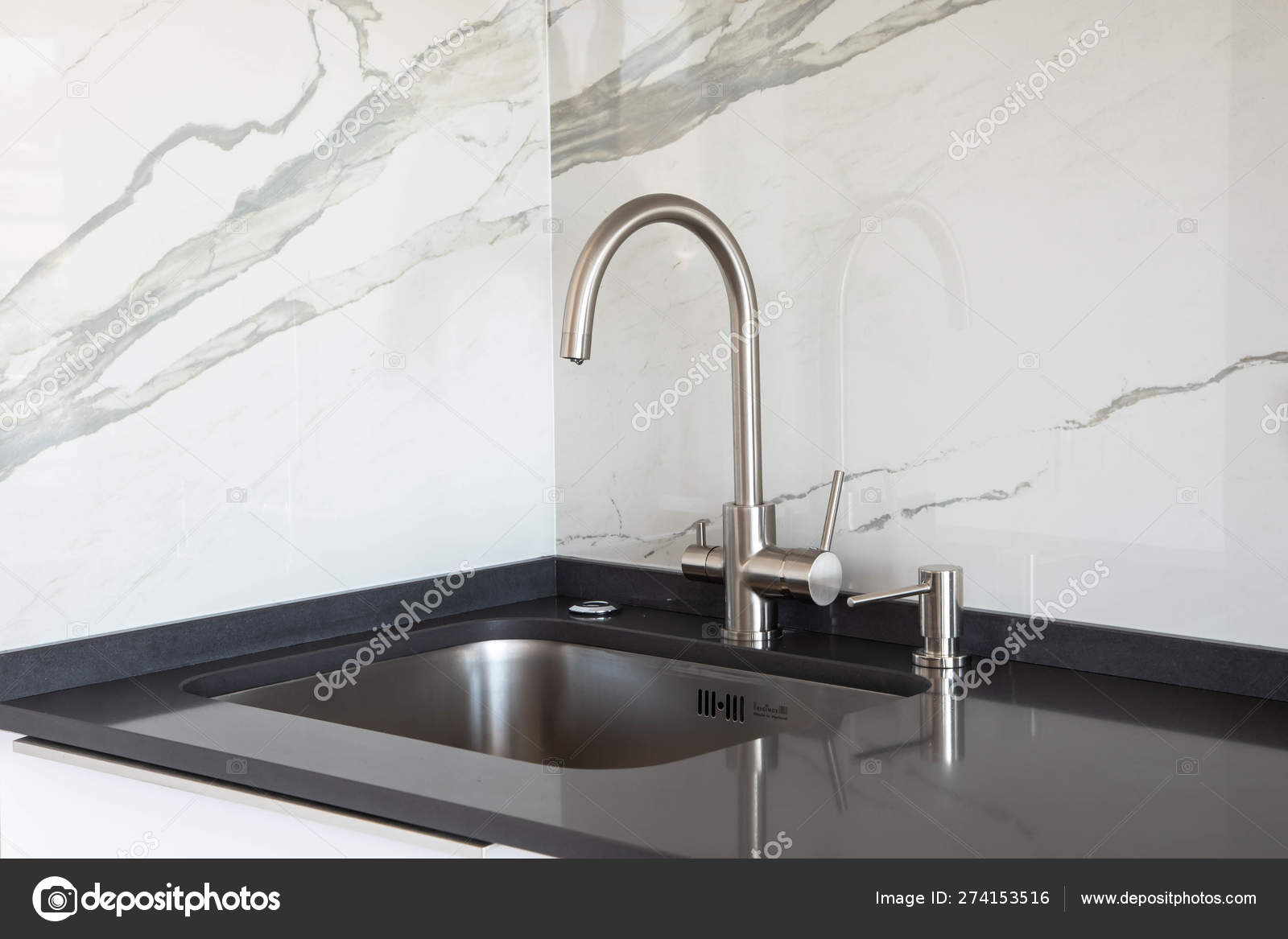 Close Undermounted Sink Mixer White Black Kitchen Design Marble