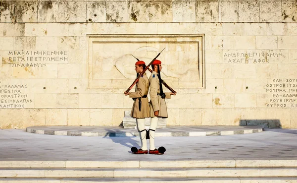 Yunan askerinin koruyucu Atina