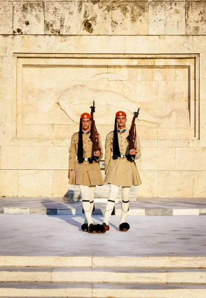 Yunan askerinin koruyucu Atina