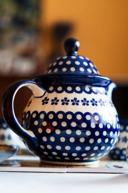 Boleslawiec 'te el yapımı çömlek üretimi