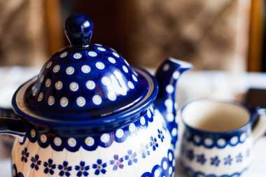 Boleslawiec 'te el yapımı çömlek üretimi