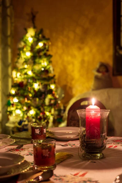 Christmas Tree Gold Colors Classic Dark Room Magical Atmosphere — Stock Photo, Image