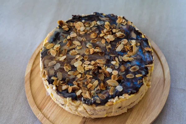 Gâteau Fromage Sur Table Avec Une Tasse Café Temps Pâques — Photo