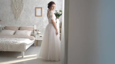 Gelin 4k Nazik Görüntü, Uzun Beyaz Elbise masum tatlı kız