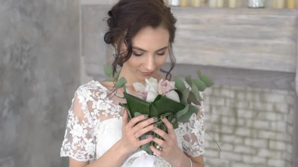 Portrait Beautiful Bride Wearing Classic White Dress Shows Ring — Stock Video