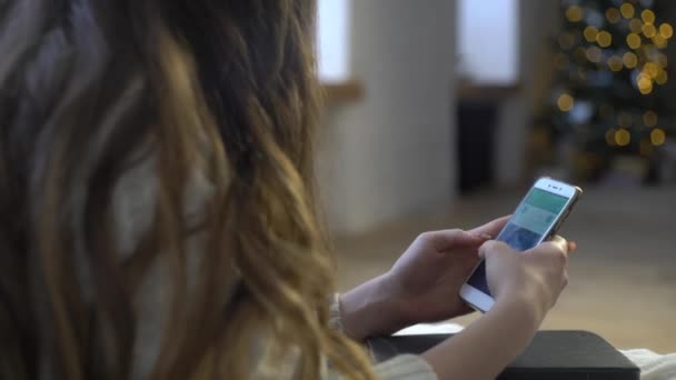 Lány Odaad Megható Képernyő Mozgatható Szúró Telefon — Stock videók