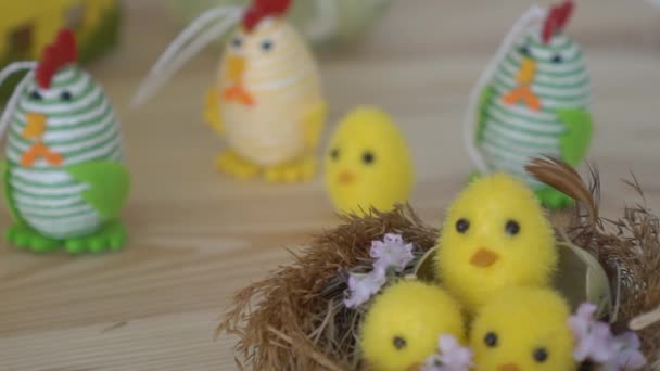 Decoração Criativa Páscoa Feliz Páscoa Conceito Páscoa Daffodils Vasos Amarelos — Vídeo de Stock