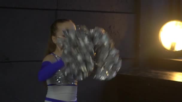 Gyönyörű Lány Cheerleader Táncok — Stock videók