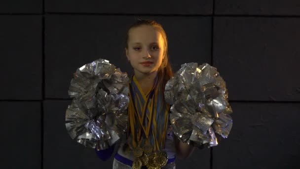 Cheerleaderka Pompomy Pełna Długość Portret Happy Smile — Wideo stockowe