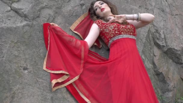 Indian Model Luxurious Sari Dress Park — Stock Video