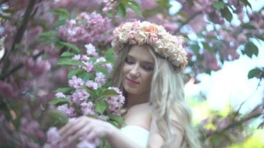 4k yan portre cazip kız şefkat Blooming dokunmadan