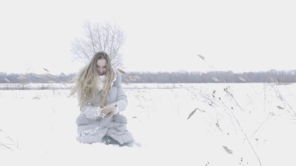 Winter Girl Bola Neve — Vídeo de Stock