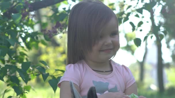 Menina Com Cabra Bebê — Vídeo de Stock