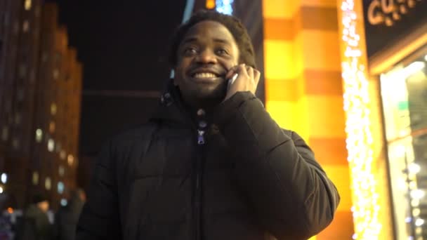 African Man Talks Smartphone City — Stock Video