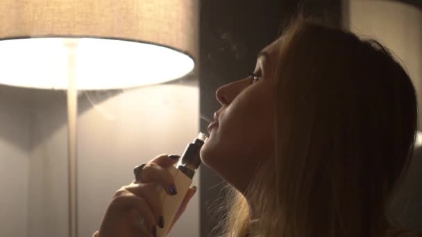 Slowmotion Young Girl Smoking Electronic Cigarette — Stock Video