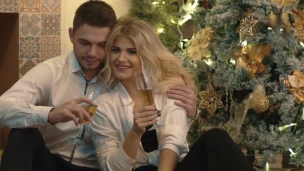 Slow Motion Real Time Gelukkige Familie Viert Kerstmis Nieuwjaar — Stockvideo