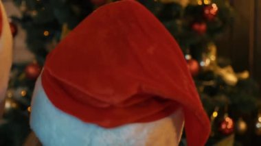 Santa Şapkalar Yeni Yıl, Noel ile Gerçek Zamanlı Genç Çift