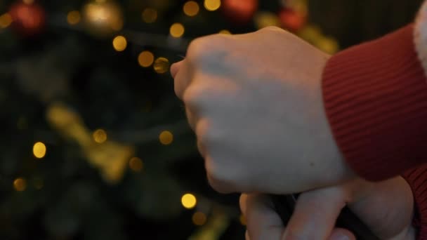 Pomalý Pohyb Láhev Šampaňského Před Vánocemi — Stock video