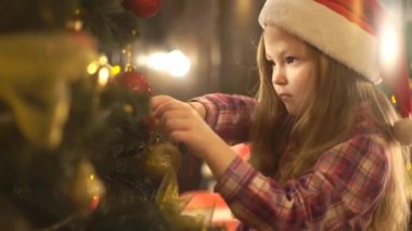 Sevimli Küçük Kız Çocuk Süsler Noel Ağacı Xmas