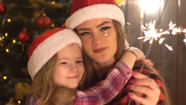 Two Happy Young Girls Playing New Year Sparkling Sparks — Stock Video