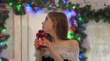 Lamba içinde bir mum ışığı.