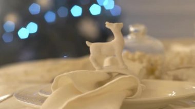 Güzel hizmet şenlikli Noel masa.