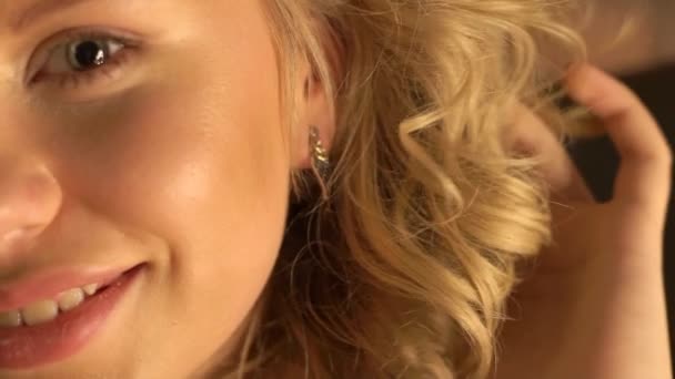 Close Eye Shot Blonde Model Bright Make Slowly Turning Face — Stock Video