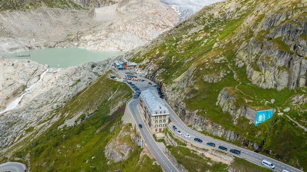 Furka Pass ile bir ayrıcalık yükselmesi 2,429 m (7,969 ft), Gletsch, Realp, URI ile Valais bağlanma İsviçre Alpleri'nde yüksek dağ geçidi var. Furka Oberalp Bahn satır Furka tünel üzerinden geçmek atlar. 1982 yılında açılan temel tünel 