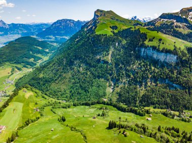Lucerne gölünün panoramik havadan görünümü (Vierwaldstatersee), R
