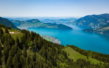Lucerne gölünün panoramik havadan görünümü (Vierwaldstatersee), R
