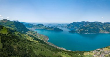 Lucerne gölünün panoramik havadan görünümü
