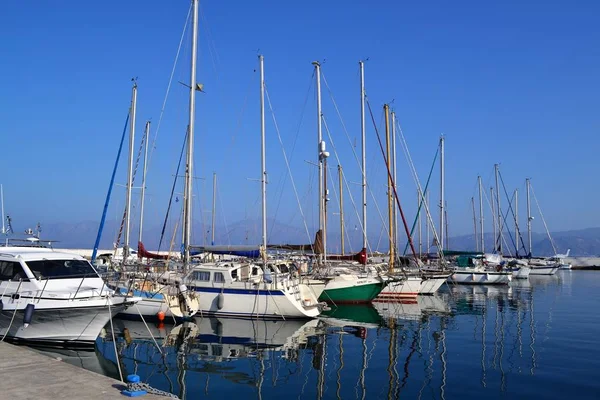 Yachts Port Blue Sky Mountain Range — Stock Photo, Image