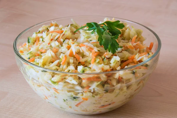 Vegetables salad with cabbage, carrot and cucumber in a bowl. He — Stock Photo, Image