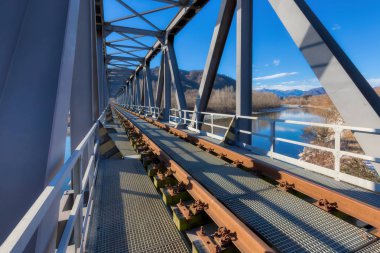 Demiryolu Köprüsü metal