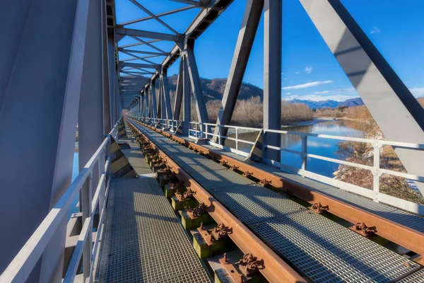 Demiryolu Köprüsü metal