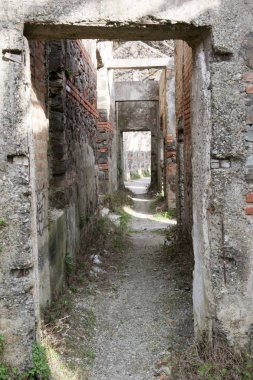 Terk edilmiş harabe