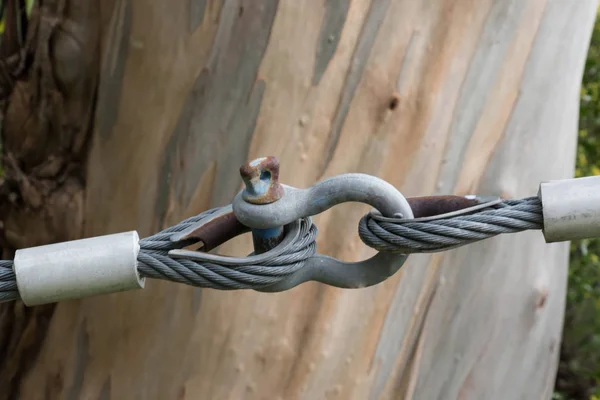 Ввод в эксплуатацию стальных кабелей — стоковое фото