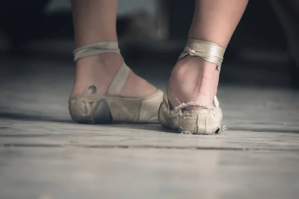 Взуття Балетне Потертий Два Кубинський Танцюристів Ілюструє Труднощі Всі Кубинці Стокове Зображення
