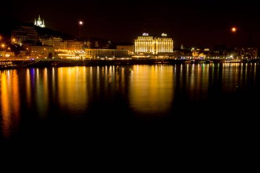 Kiev geceleri. Dnieper setin. Dnipro nehir. Nehir gece