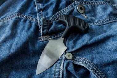 Arka taraf kentsel bıçak. Kot arka plan. Askeri.