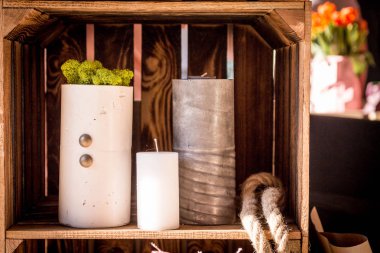 Dekor. Mumlar. Ahşap kutu. İzlanda yosun. İç.