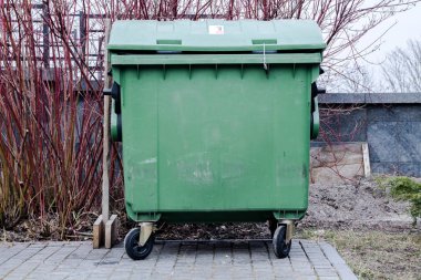 Gübre tankı. Gübre kapsayıcı. Tank enkaz. Çöp kutusu.