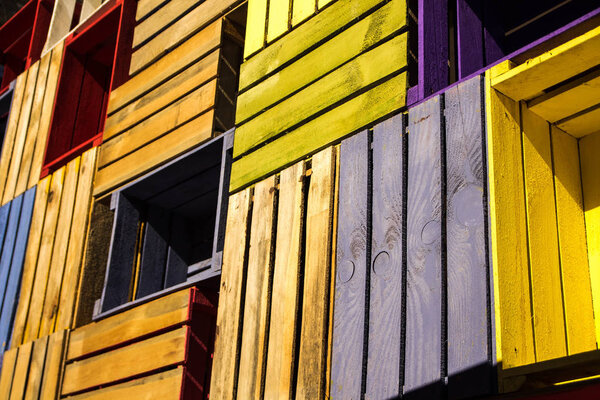 Многоцветный фон. Стена из цветных ящиков
.